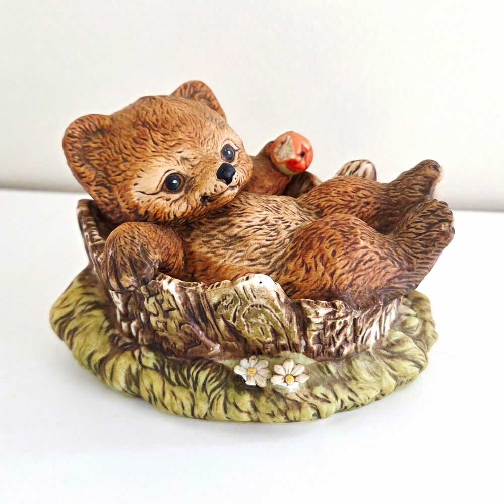 Homco Masterpiece Porcelain Painted Cat in Basket Figurine 1986
